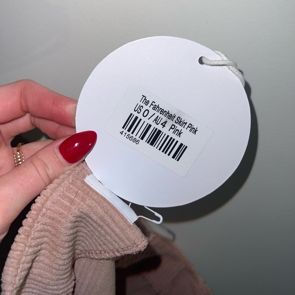 Princess Polly Fahrenheit Skirt. NWT. Never worn. Size 0 - Picture 4 of 4